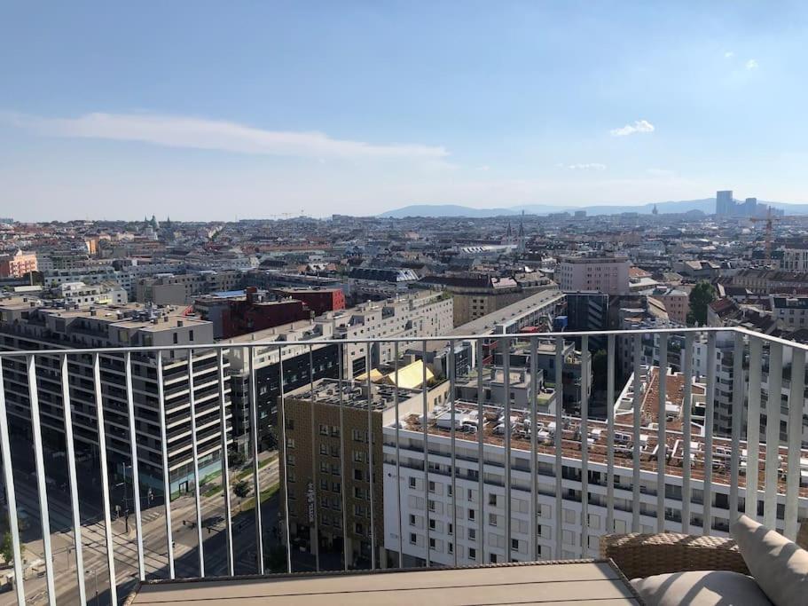 Stunning View Over Vienna In City Center Apartment Exterior photo