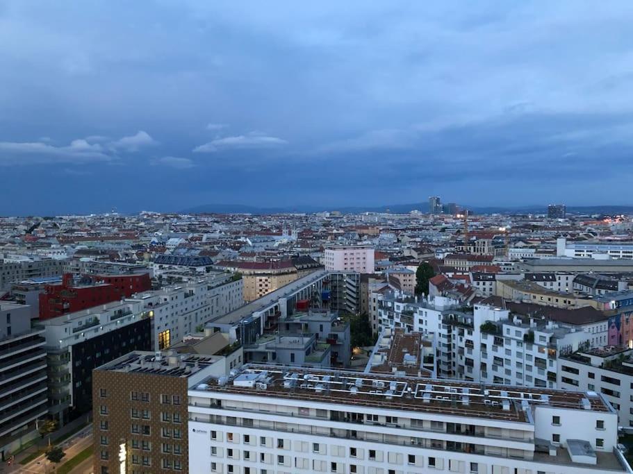 Stunning View Over Vienna In City Center Apartment Exterior photo